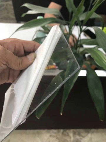 拱形屋頂上的采光帶老化變黃該怎么辦？